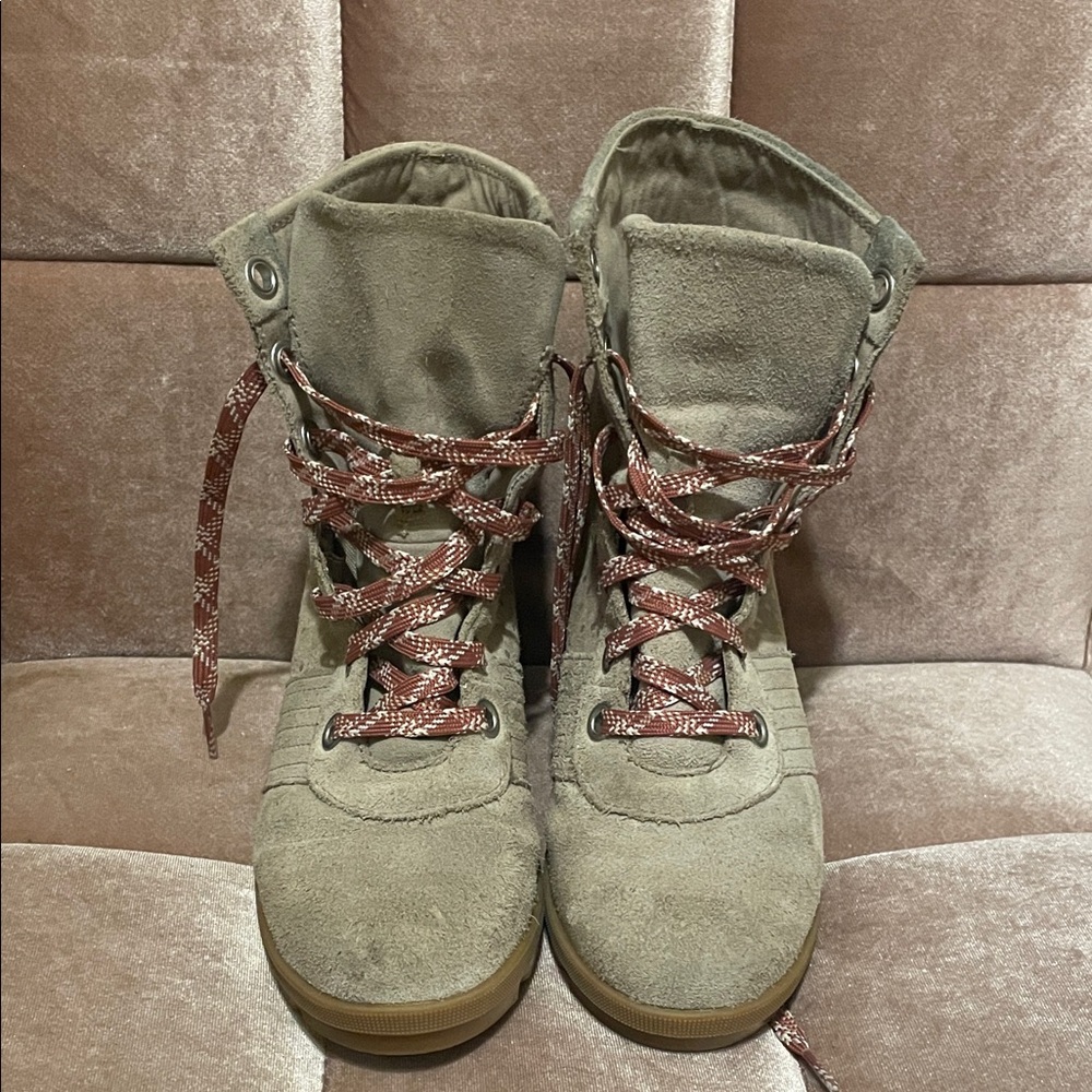 Sorel Women's Tan Combat Boots with Patterned Red Laces